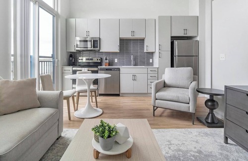Downtown Apartment | Landing | Stunning Studio, Pool, Gym