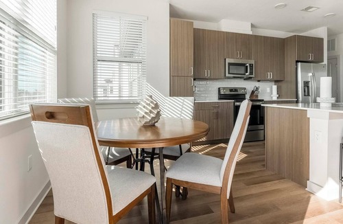 Biggar Apartment | Landing | Stunning 3BD, Pool, Clubhouse