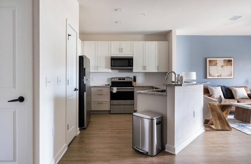 Lakeland Apartment | Landing | Stylish 1BD, Clubhouse, Gym