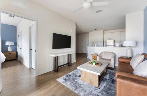 Lakeland Apartment | Landing | Stylish 1BD, Clubhouse, Gym