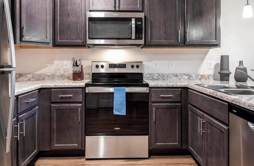 Lyman Apartment | Landing | Stylish 1BD, Gym, Clubhouse