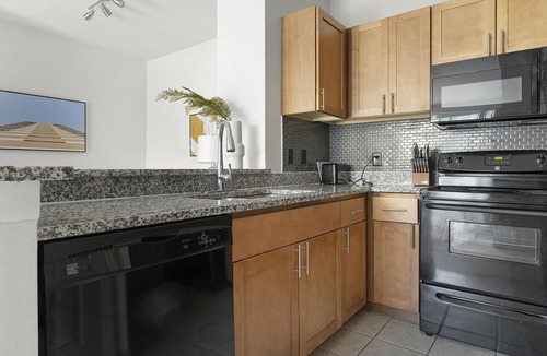 Gainesville Apartment | Landing | Stylish 1BD, Tennis Court, Clubhouse