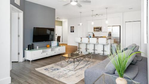 Port Tampa City Apartment | Landing Stylish 2BD Clubhouse Gym