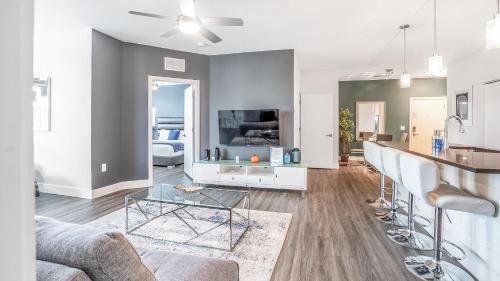 Port Tampa City Apartment | Landing Stylish 2BD Clubhouse Gym