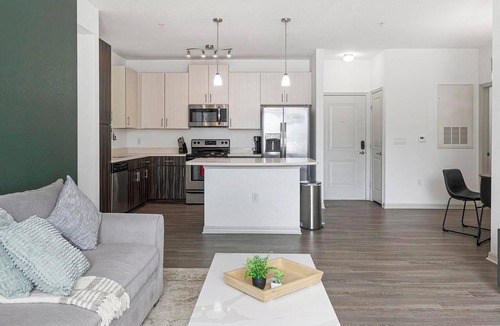 Fairvilla Apartment | Landing | Stylish 2BD, Gym, Clubhouse