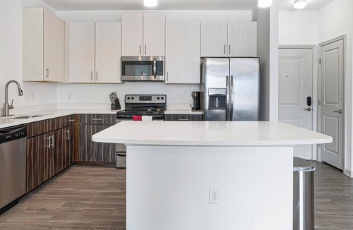 Fairvilla Apartment | Landing | Stylish 2BD, Gym, Clubhouse