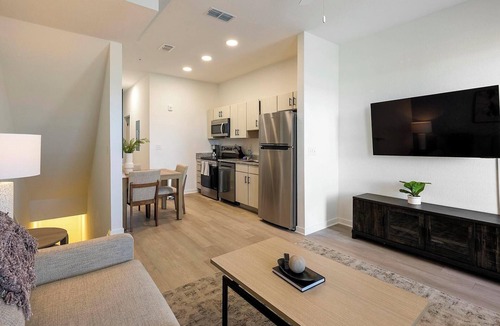 Lakeland Apartment | Landing | Stylish 2BD, Pool, Clubhouse