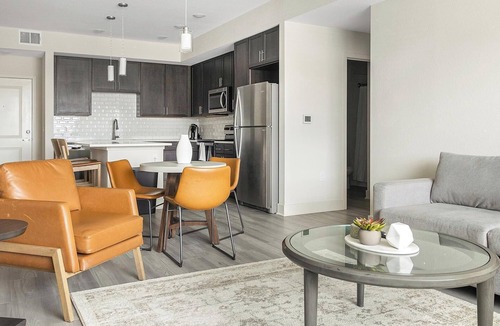 Palmetto Apartment | Landing | Stylish 2BD, Pool, Gym