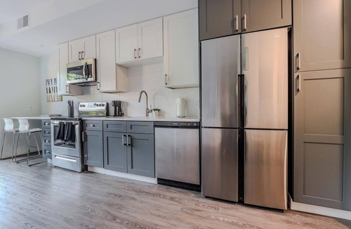 Ithaca Apartment | Landing | Stylish Studio, Gym