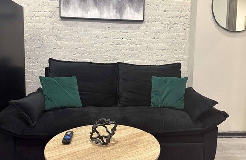 Hell's Kitchen Apartment | Large 2BR Midtown Apartment Walk to Times Square