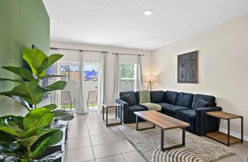 St. Augustine House | Large 3BR Townhome| Pool | Gym | Close to Beach.