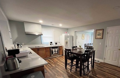 Wade Hampton House | Large 5 bed/5 full baths in the Heart of Taylor's Minutes to Downtown Greenville