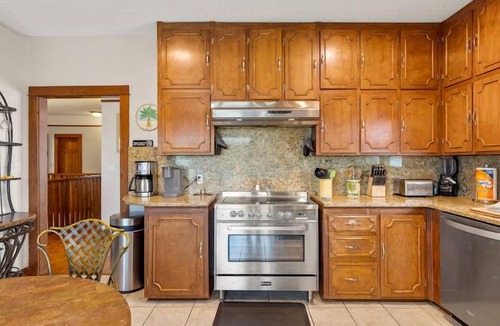 Crescent Beach House | Large Luxury Waterfront Home, Lg.Pool, Hot Tub, Kayaks, Game Room, boat ramp