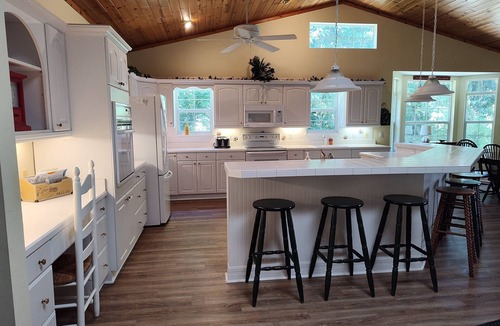 Leesburg House | Large Vacation Home with optional adjoining Guest Suite and Private Pool Oasis.
