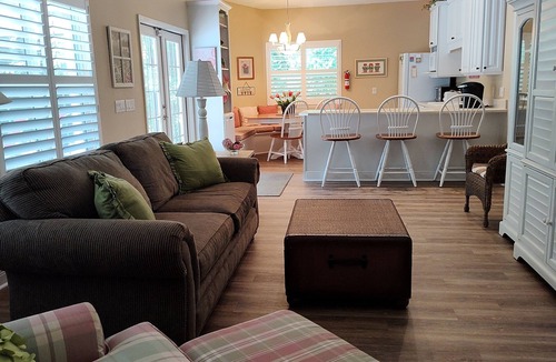 Leesburg House | Large Vacation Home with optional adjoining Guest Suite and Private Pool Oasis.