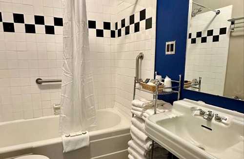 Brattleboro Hotel | Latchis Hotel