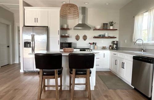 Gulf Breeze House | Laurel Breeze Cozy 2BR 2BA | Affordable & Pet Friendly