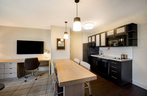 Exchange Place North Hotel | Learn at Ellis Island Museum! Sophisticated Suite! Parking Available!