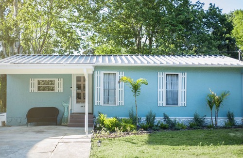 Weeki Wachee Gardens House | Legacy Lagoon- Peaceful on Weeki Wachee Canal w/2 Clear Kayaks!