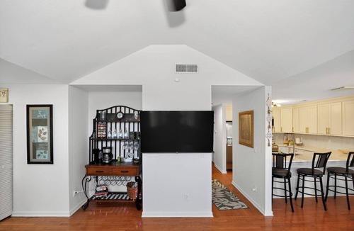 Ozona House | LG Family Retreat~Palm Harbor FL~Upscale~slps 16