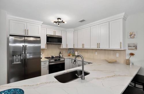 Ozona House | LG Family Retreat~Palm Harbor FL~Upscale~slps 16