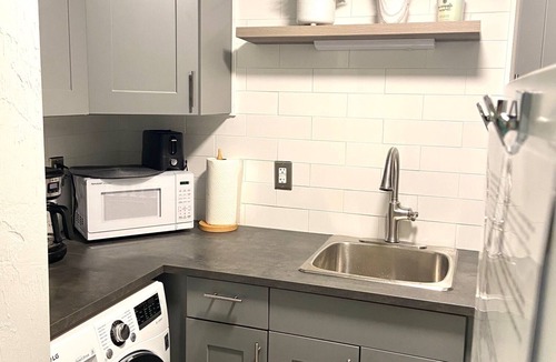 Sarasota Apartment | Lido Key- quaint studio remodeled holiday cottage-A