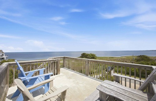 Brigands' Bay House | Light-filled canal front home w/deck, washer/dryer, private hot tub, central A/C