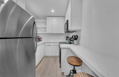 Ludlam House | Little Mykon – Cozy Duplex Unit Near Miami Spots