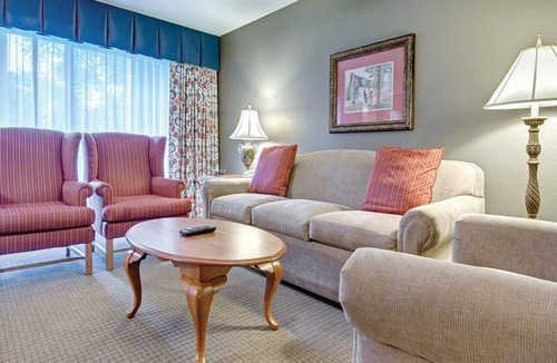 Williamsburg Resort | Located Near Colonial Williamsburg, Busch Gardens, Jamestown-Wyn Kingsgate 2 Bd.