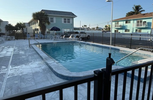 Bradenton Beach Condo | Location! 2-Bed Condo w/pool right on Bradenton Beach! Walk to Everything!