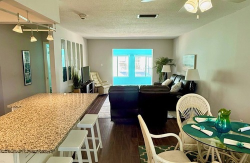 Bradenton Beach Condo | Location! 2-Bed Condo w/pool right on Bradenton Beach! Walk to Everything!