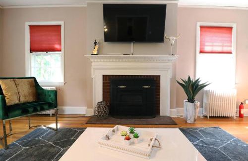 Princeton Apartment | Lofty Elegant Home Downtown Princeton 3BR