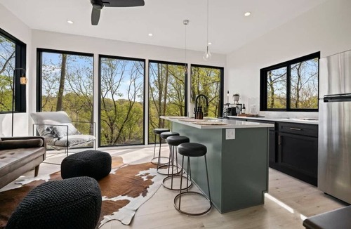 Alexander House | Lofty Ledges Hangout at French Broad River Farms