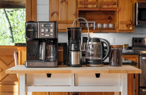 Burnsville Cabin | Log Cabin · 5BR · Sleeps 12 · Mt. Mitchell Views