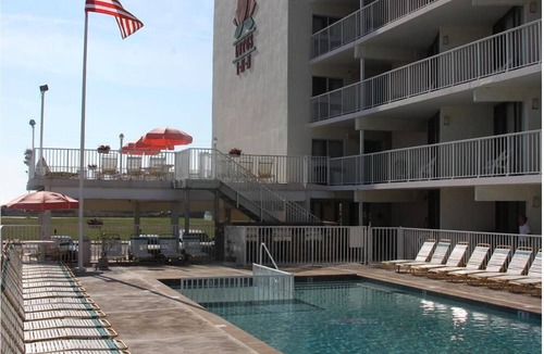Wildwood Crest Hotel | Lotus Inn - Deluxe Poolside Efficiency Suite