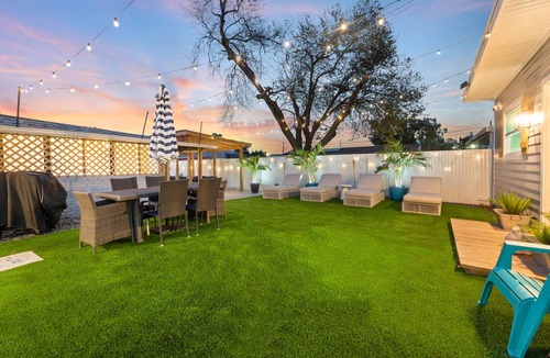 Pinecrest West Park Apartment | Lounge Getaway – Minutes from Buccaneers Stadium, Airport & Entertainment