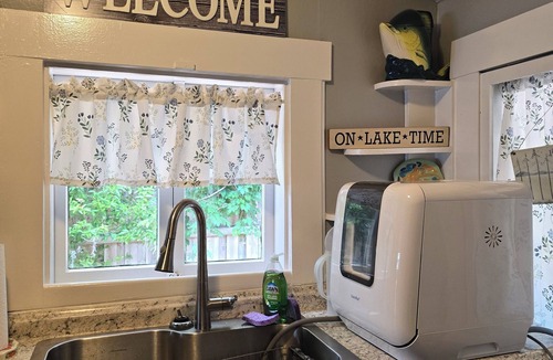 Putnam Hall House | Love Shack on the Lake. Tranquil 1-bedroom bungalow in Keystone Heights.