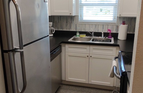 Capri Isle Apartment | Lovely 1 Bdrm Apartment: sand, beaches and sun