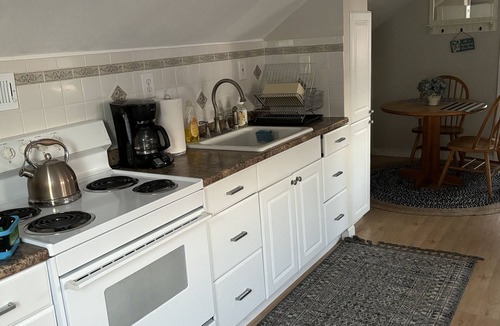 Brigantine House | Lovely 1 bedroom + queen sofa in Lvrm 1 1/2 blocks from beach.