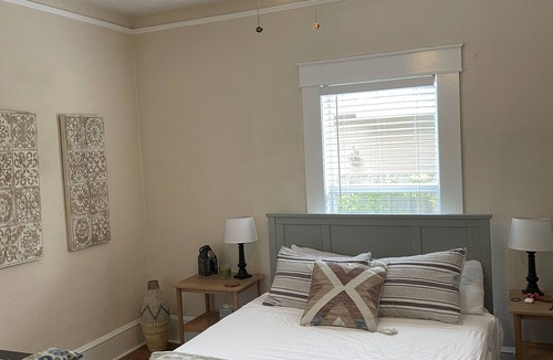 River District House | Lovely 2 bedroom 2 bath home near shops, restaurants and 15 minutes to beaches