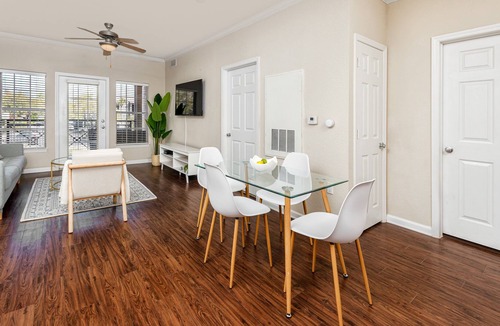 Port Tampa City Apartment | Lovely 2BD with Pool - Travel Professional Getaway