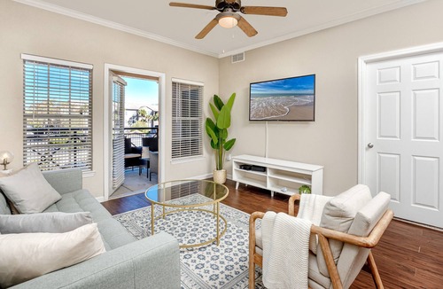Port Tampa City Apartment | Lovely 2BD with Pool - Travel Professional Getaway