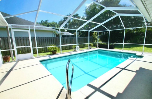 Countryside House | Lovely 3-bedroom pool house with AC in charming Port Orange