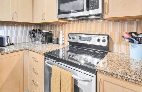 Port Tampa City Apartment | Lovely 3BDLoft with Pool/King bed/Central Location