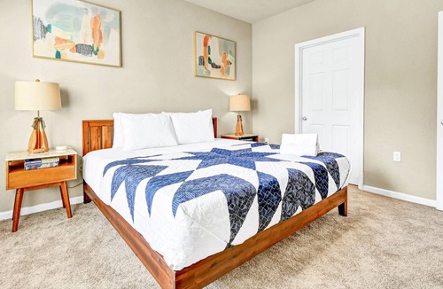 Port Tampa City Apartment | Lovely 3BDLoft with Pool/King bed/Central Location