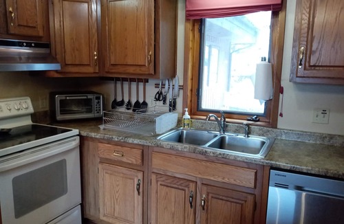 Wolf Laurel Cabin | Lovely Cabin - Sleeps 12 - Close to Hatley Pointe Ski Resort