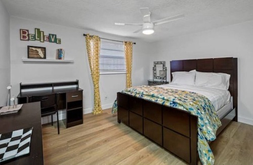 Port Tampa City Villa | Lovely Mid-century modern home with backyard