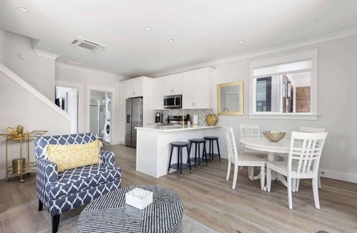Downtown Wilmington Boat Rental | Luxe at The Cove Riverwalk Villas