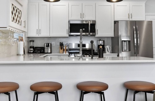 The Heights House | Luxe Private Rooftop Retreat Near NYC - 10 mins to Holland Tunnel