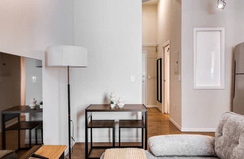 Downtown Cincinnati Apartment | Luxe Studio with Rooftop Pool